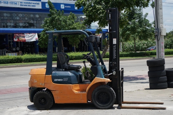 ขายถูกมาก Toyota 7FD25 ขนาดยก2.5ตัน เสาสูง4เมตร เครื่องยนตร์ดีเซล สวยแห้งเดิมจากญี่ปุ่น