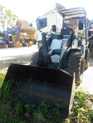 ขายรถตักล้อยาง ยี่ห้อ MITSUBISHI รุ่น WS200G เครื่องยนต์มิตซูบิชิ 4D68 จำนวน 4 สูบ เชื้อเพลิงดีเซล เลี้ยวเอว ขับเคลื่อน2เพลา ขนาดบุ้งกี๋0.5คิว รถเก่านอก มีเอกสาร