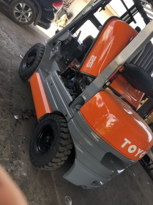 ขาย โฟรคลิฟท์ โตโยต้า รุ่น 6 เครื่อง ดีเซล หนัก 2.5 ตัน