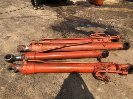 ขาย(กระบอก บูม อาร์ม บุ้งกี๋)  80,000 บาท HITACHI EX200-3 SUPER  รถอยู่  นครปฐม โทร 0610710295  สนใจ รายการสินค้า อื่นๆ ที่ เว็ปไชค์ Truck2Hand https://www.truck2hand.com/index.php?actions=content/search&amp;member_id=136193  Facebook ส่วนตัวทัก Http://ww