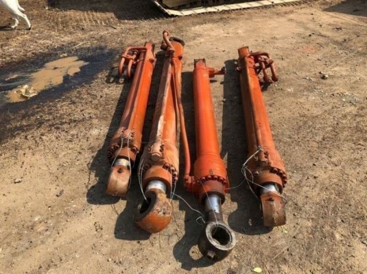 ขาย(กระบอก บูม อาร์ม บุ้งกี๋)  80,000 บาท HITACHI EX200-3 SUPER  รถอยู่  นครปฐม โทร 0610710295  สนใจ รายการสินค้า อื่นๆ ที่ เว็ปไชค์ Truck2Hand https://www.truck2hand.com/index.php?actions=content/search&amp;member_id=136193  Facebook ส่วนตัวทัก Http://ww