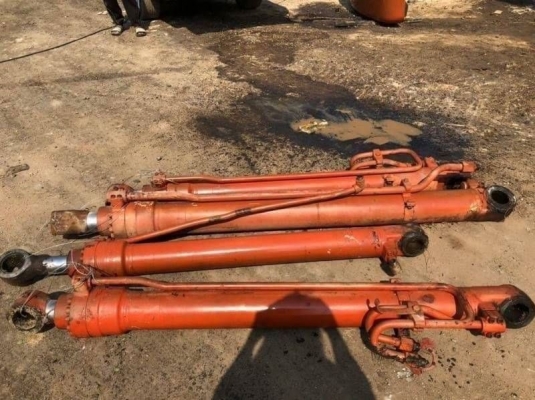 ขาย(กระบอก บูม อาร์ม บุ้งกี๋)  80,000 บาท HITACHI EX200-3 SUPER  รถอยู่  นครปฐม โทร 0610710295  สนใจ รายการสินค้า อื่นๆ ที่ เว็ปไชค์ Truck2Hand https://www.truck2hand.com/index.php?actions=content/search&amp;member_id=136193  Facebook ส่วนตัวทัก Http://ww