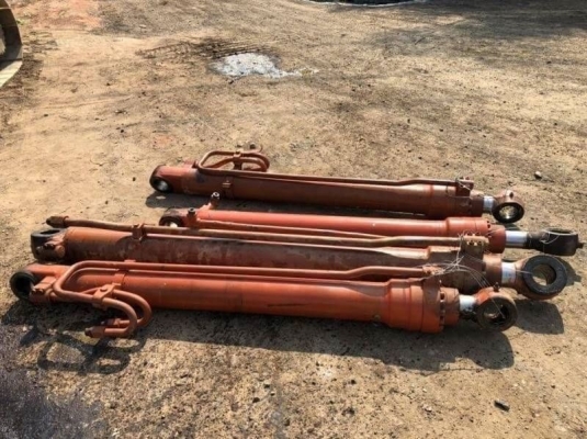 ขาย(กระบอก บูม อาร์ม บุ้งกี๋)  80,000 บาท HITACHI EX200-3 SUPER  รถอยู่  นครปฐม โทร 0610710295  สนใจ รายการสินค้า อื่นๆ ที่ เว็ปไชค์ Truck2Hand https://www.truck2hand.com/index.php?actions=content/search&amp;member_id=136193  Facebook ส่วนตัวทัก Http://ww