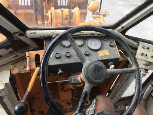 ขายรถตักKOMATSUรุ่น507นำเข้าญี่ปุ่นไม่เคยใช้งานในไทย เอวอ่อน  เครื่องดีเซล4สูบ สภาพดีพร้อมใช้งาน 081-8302909 จิรโรจน์ Line  :  jiraroj2909