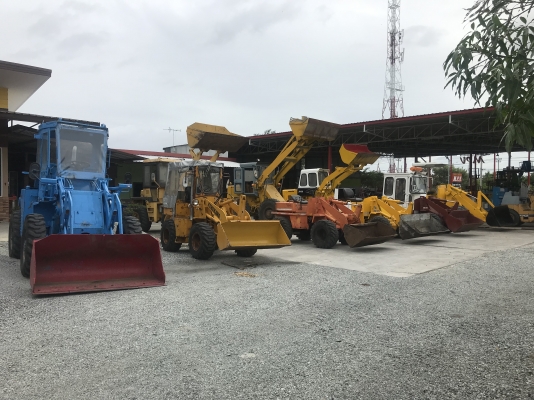 ขายรถตักKOMATSUรุ่น507นำเข้าญี่ปุ่นไม่เคยใช้งานในไทย เอวอ่อน  เครื่องดีเซล4สูบ สภาพดีพร้อมใช้งาน 081-8302909 จิรโรจน์ Line  :  jiraroj2909