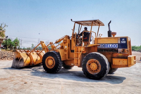 รถตักล้อยางkobelco พร้อมใช้ ราคาถูก