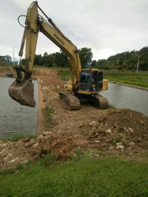 ขาย KOMATSU PC 200-6 ระบบไฟเต็ม ไม่มีเอกสารมีระบบหัวกระแทกราคา 600,000