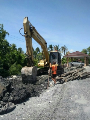 ขาย KOMATSU PC 200-6 ระบบไฟเต็ม ไม่มีเอกสารมีระบบหัวกระแทกราคา 600,000