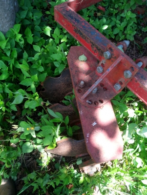 ผานพรวนดิน กำจัดหญ้าในร่องอ้อย ติดรถไถเล็ก