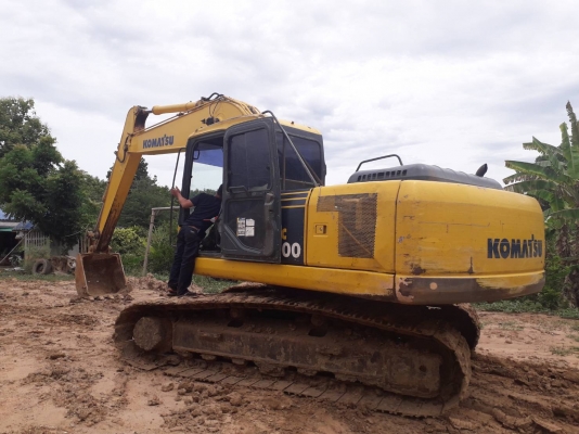 แบ็คโฮ KOMATSU  PC 200รุ่น7 ปี2012