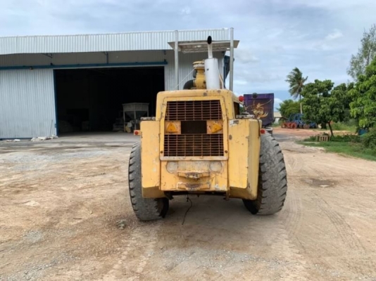 รถตักล้อยาง 285,000 บาท   TCM 75 III ต่อแขน เปิดปาก  ตักสิบล้อ ดั้มเกษตร ได้ เครื่องดี เกียร์แรง สภาพพร้อมใช้ เอกสารชื้อขาย  รถอยู่  นครปฐม  โทร 0610710295  สนใจ รายการสินค้า อื่นๆ ที่ เว็ปไชค์ Truck2Hand https://www.truck2hand.com/index.php?actions=conte