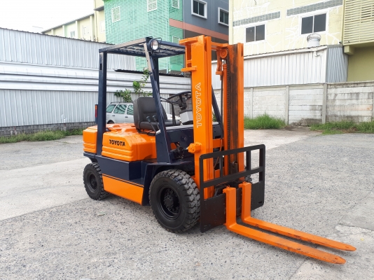 ขายโฟล์คลิฟท์ยี่ห้อ TOYOTA
