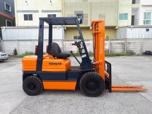 ขายโฟล์คลิฟท์ยี่ห้อ TOYOTA