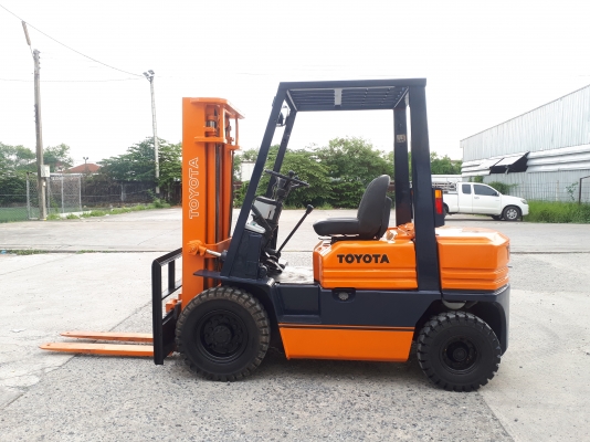 ขายโฟล์คลิฟท์ยี่ห้อ TOYOTA