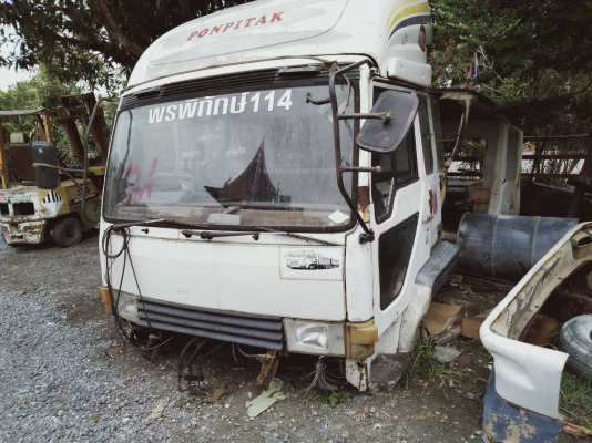 ขาย หัวสิบล้อ MITSUBISHI. เฉินหลง FUSO  ไม่ผุ มีขาดีดหน้า-ขาค้ำหลัง กันชนหน้า คันเกียร์ คอลโซลเต็ม