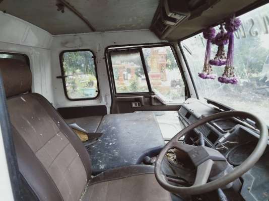 ขาย หัวสิบล้อ MITSUBISHI. เฉินหลง FUSO  ไม่ผุ มีขาดีดหน้า-ขาค้ำหลัง กันชนหน้า คันเกียร์ คอลโซลเต็ม