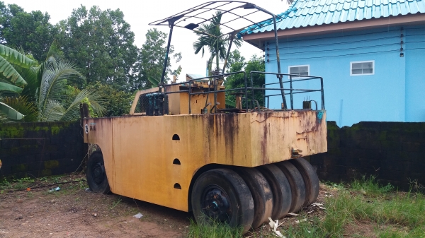 ขาย 185,000 รถบด 9 ล้อ KAWASAKI KR 200-3139 เล่มทะเบียน รถจอดเก่าเก็บต้องเช็คเครื่อง สภาพดีเก่าสี ยางดี เอกสารพร้อมโอน รถอยู่ จันทบุรี 090-772-3710 090-772-3708