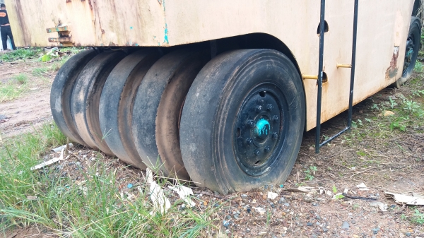 ขาย 185,000 รถบด 9 ล้อ KAWASAKI KR 200-3139 เล่มทะเบียน รถจอดเก่าเก็บต้องเช็คเครื่อง สภาพดีเก่าสี ยางดี เอกสารพร้อมโอน รถอยู่ จันทบุรี 090-772-3710 090-772-3708