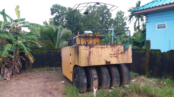 ขาย 185,000 รถบด 9 ล้อ KAWASAKI KR 200-3139 เล่มทะเบียน รถจอดเก่าเก็บต้องเช็คเครื่อง สภาพดีเก่าสี ยางดี เอกสารพร้อมโอน รถอยู่ จันทบุรี 090-772-3710 090-772-3708