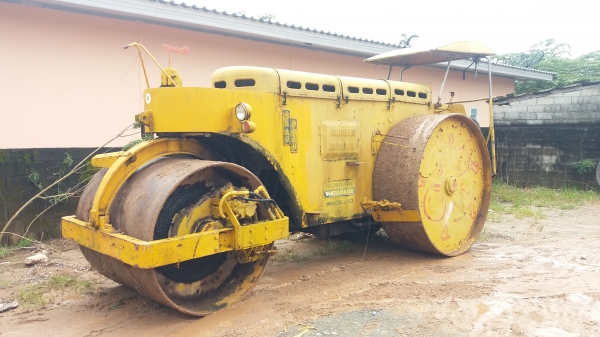 ขาย 235,000 รถบด 3 ล้อเหล็ก เล่มทะเบียน 12.5 ตัน WATANABE DYNAPAC  WMOLA10 สั่นสะเทือน 2 เพลา เครื่องดี เกียร์ดี  ล้อเหล็กหนา รถสวยพร้อมใช้งาน เอกสารพร้อมโอน รถอยู่ จันทบุรี 090-772-3710 090-772-3708