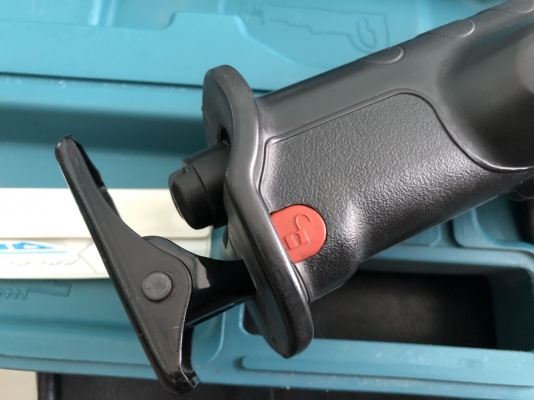 เลื่อยชัก Makita JR 3050T