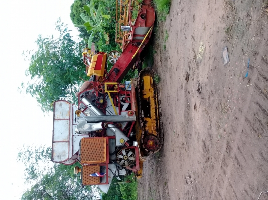 ขายรถเกี่ยว 360000 บาท  ลงนาทุกปี ปีนี้แล้งขายครับ