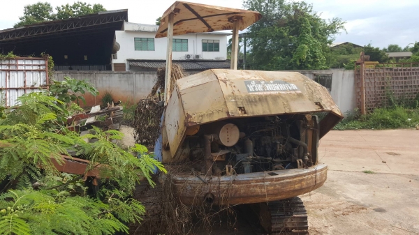 ขายตามสภาพ แบคโฮ KOMATSU PC30-2 เครื่องเสีย ราคาต่อรองได้