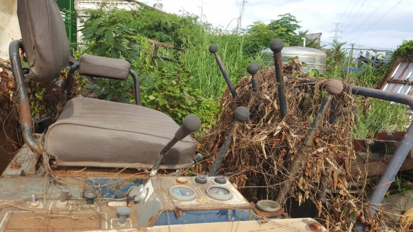 ขายตามสภาพ แบคโฮ KOMATSU PC30-2 เครื่องเสีย ราคาต่อรองได้