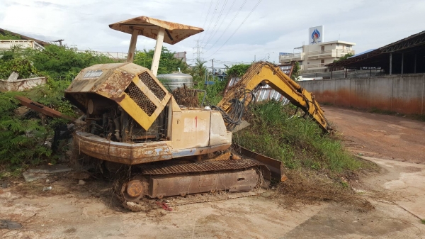 ขายตามสภาพ แบคโฮ KOMATSU PC30-2 เครื่องเสีย ราคาต่อรองได้