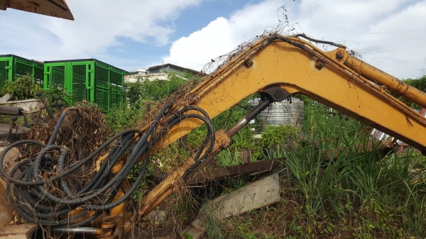 ขายตามสภาพ แบคโฮ KOMATSU PC30-2 เครื่องเสีย ราคาต่อรองได้