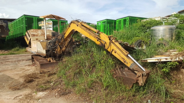 ขายตามสภาพ แบคโฮ KOMATSU PC30-2 เครื่องเสีย ราคาต่อรองได้
