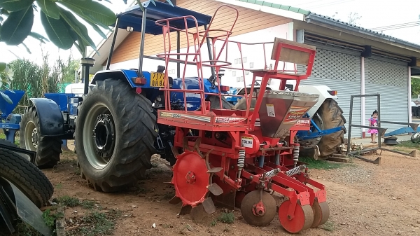 ขายเครื่องปลูกอ้อยตราช้างSP920 ร่องคู่มือสองสภาพสวยพร้อมใช้งาน