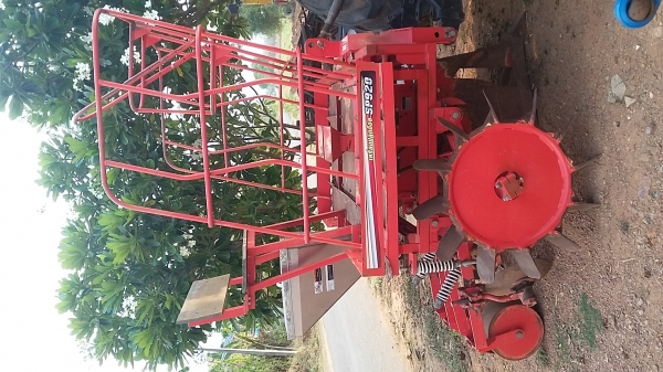 ขายเครื่องปลูกอ้อยตราช้างSP920 ร่องคู่มือสองสภาพสวยพร้อมใช้งาน