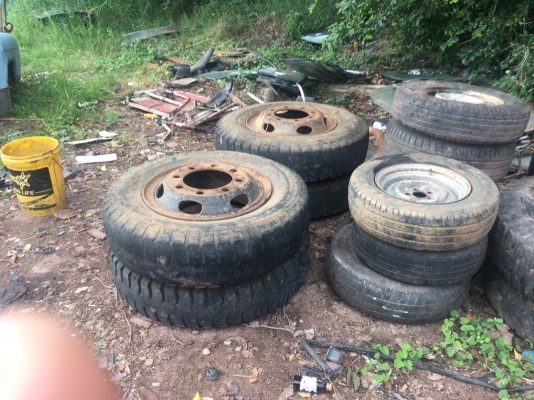 ขายกะทะพร้อมยาง 10ล้อ เส้นละ1200บาท 0816278866