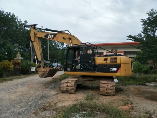 ขาย CAT320D ราคา2.4 ล้านกับ2.5ล้าน ไมล์5000ชม.กับ6500ชม.รถพร้อมใช้งาน ขาย CAT320D ราคา2.4 ล้านกับ2.5ล้าน ไมล์5000ชม.กับ6500ชม.รถพร้อมใช้งาน
