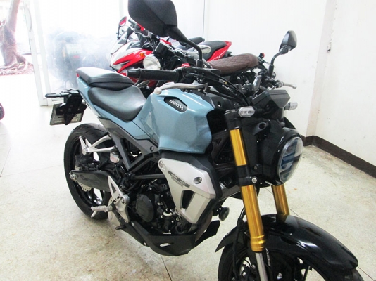 (โอนฟรี) ขาย Honda CB 150 R ตัว TOP มี ABS ไมล์แท้ 6297 กม ปี 2018 สภาพป้ายแดงสวยเดิมๆ เครื่องหัวฉีด