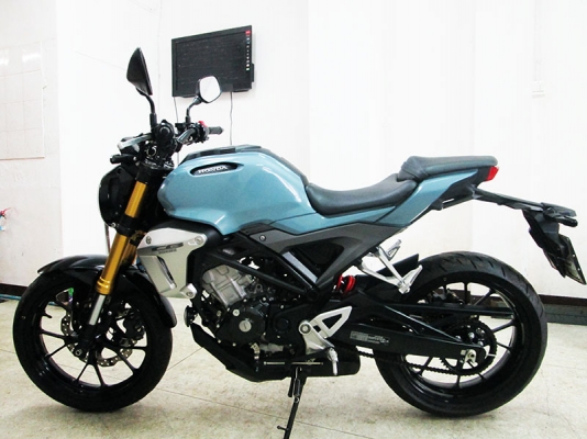 (โอนฟรี) ขาย Honda CB 150 R ตัว TOP มี ABS ไมล์แท้ 6297 กม ปี 2018 สภาพป้ายแดงสวยเดิมๆ เครื่องหัวฉีด