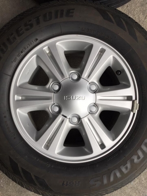 ล้ออีซูซุ+บริสโตน215/70/15ปี16 ใช้งานไม่ถึงหมื่นโลถอดเก็บ ล้อยางสวยมากๆ สนใจถามได้ครับ