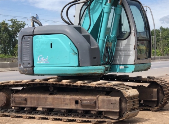 ขายรถขุด KOBELCO SK135SR ลายหัวกระแทก นำเข้าเองจากญี่ปุ่น สภาพสวยพร้อมใช้ มีVDOการทำงานครับ