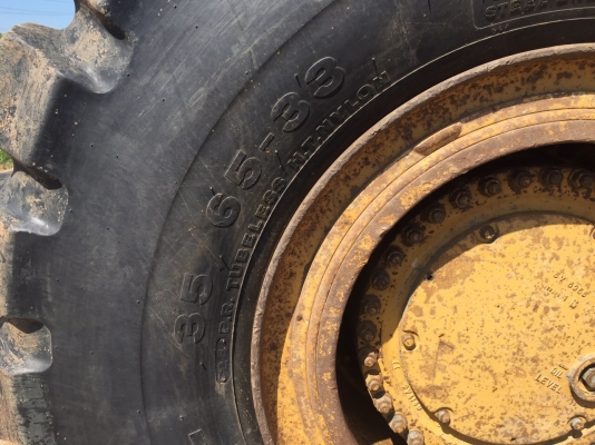 ขายรถตัก CATERPILLAR 988B รถนำเข้าจากญี่ปุ่นแท้ๆ บุ้งกี๋ขนาด 4.5 คิว เครื่อง เกียร์ ปั้ม สมบูรณ์พร้อมใช้ครับ ติดต่อ 063-9316985 ID LINE : 0639316985