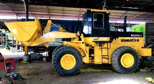 ขายด่วนรถตัก KOMATSU WA300 สภาพสวย พร้อมใช้งาน 100\% ไม่มีหยด 0910655915