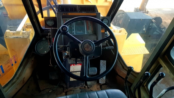 ขายด่วนรถตัก KOMATSU WA300 สภาพสวย พร้อมใช้งาน 100\% ไม่มีหยด 0910655915