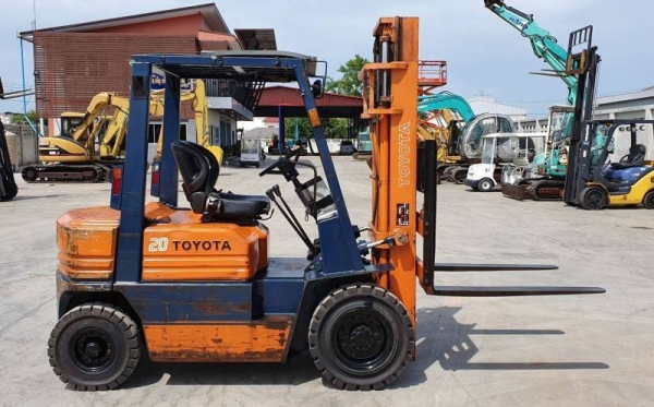 ขายด่วนรถยกTOYOTA5FG20ยก2ตันเสาสูง3เมตรยางตัน4เส้นรถนอกสวยๆนำเข้ายังไม่เคยใช้งานในเมืองไทยเลย