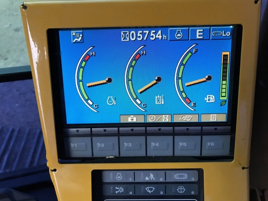 ขาย KOMATSU PC130-8 กล้องหลัง สภาพสวยๆ 5700 ชั่วโมง(PM7000ชม) ชมรถได้ทุกวัน สนใจติดต่อ 081-4283210