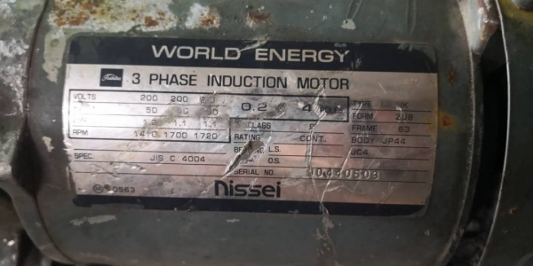 2700 บ.ส่งถึงบ้านฟรี โทร 083-2000058 LINE ID: line832923 มอเตอร์เกียร์ทดรอบแบบหัวเกียร์ทดออกด้านข้างทำมุม 90 ํ กับตัวมอเตอร์  ยี่ห้อ NISSEI ขนาด 200 W.  ขนาดเพลาขับโต 22 mm. พร้อมอินเวอร์เตอร์ยี่ห้อMitsubishi ขนาด200W พร้อมต่อเสียบไฟบ้าน220 V.