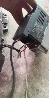 2700 บ.ส่งถึงบ้านฟรี โทร 083-2000058 LINE ID: line832923 มอเตอร์เกียร์ทดรอบแบบหัวเกียร์ทดออกด้านข้างทำมุม 90 ํ กับตัวมอเตอร์  ยี่ห้อ NISSEI ขนาด 200 W.  ขนาดเพลาขับโต 22 mm. พร้อมอินเวอร์เตอร์ยี่ห้อMitsubishi ขนาด200W พร้อมต่อเสียบไฟบ้าน220 V.