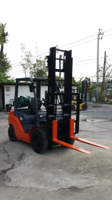 ขายรถยกโฟล์คลิฟท์ Toyotaขนาด 2.5ตัน เสาสูง 4 เมตร  (รถนอก )