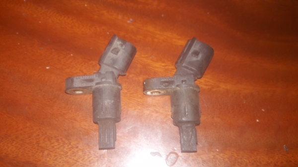 เต่านิวบิเทิ่ลเซนเซอร์ ABS  2ตัวของ Volkswagen Newbeetle 2.0