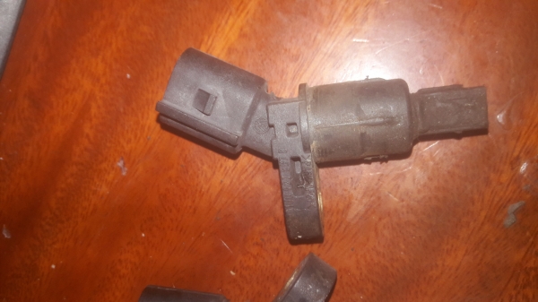 เต่านิวบิเทิ่ลเซนเซอร์ ABS  2ตัวของ Volkswagen Newbeetle 2.0