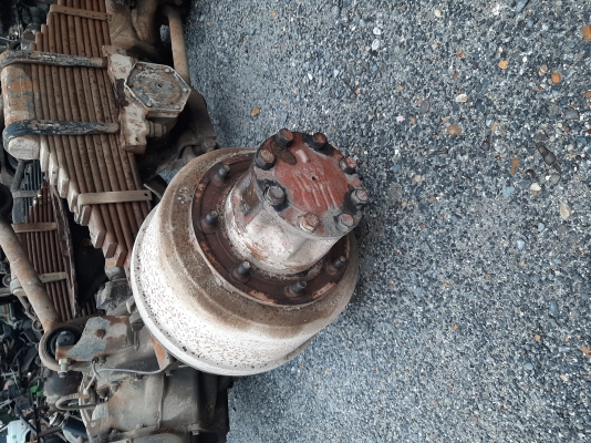 แท่น พร้อม เพลา คานหน้า แหนบ 1 ชุด Nissan 430